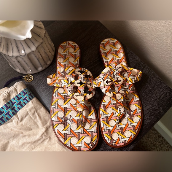 Authentic Tory Burch sandals - Picture 5 of 5